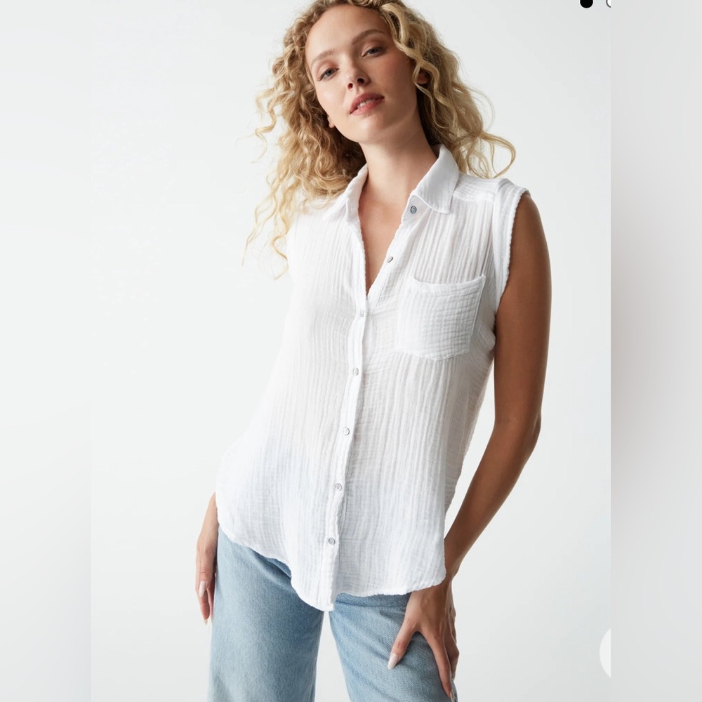 NWOT Michael Stars Monique Gauze Button Down Tank!‎ Ladies size Large!